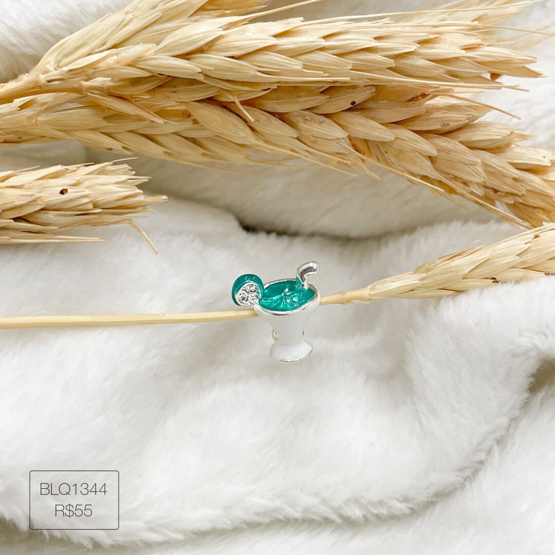 Berloque Drink Branco c/ Verde Passador Esmaltado Prateado